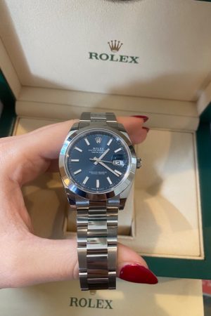 Rolex Date-Just 41 mm, acier Oystersteel, cadran bleu vif, réf. : 126300, août 2023