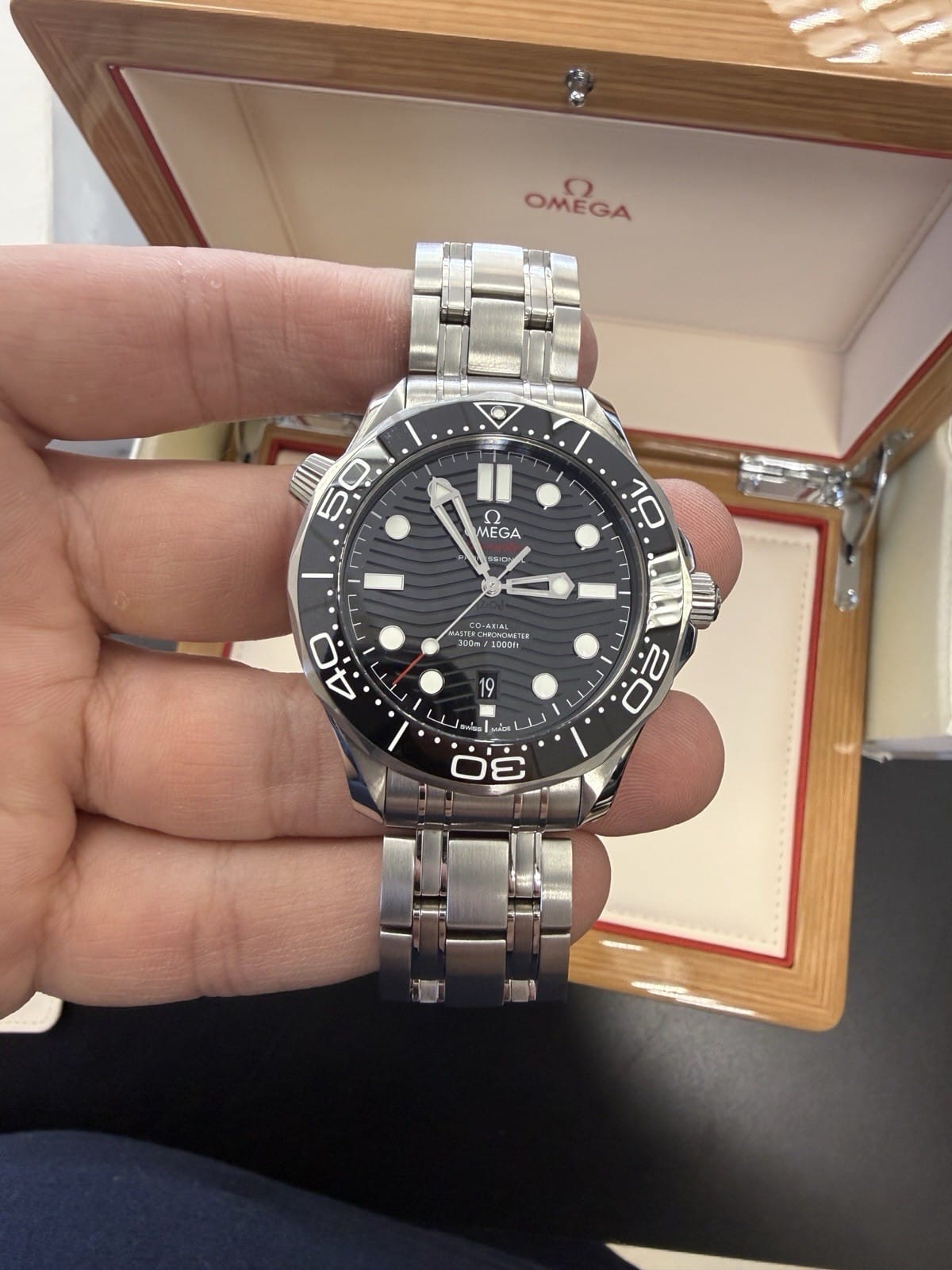 OMEGA Seamaster Diver 300M 210.30.42.20.01.001 Cadran Noir Modèle 2021 – Image 9