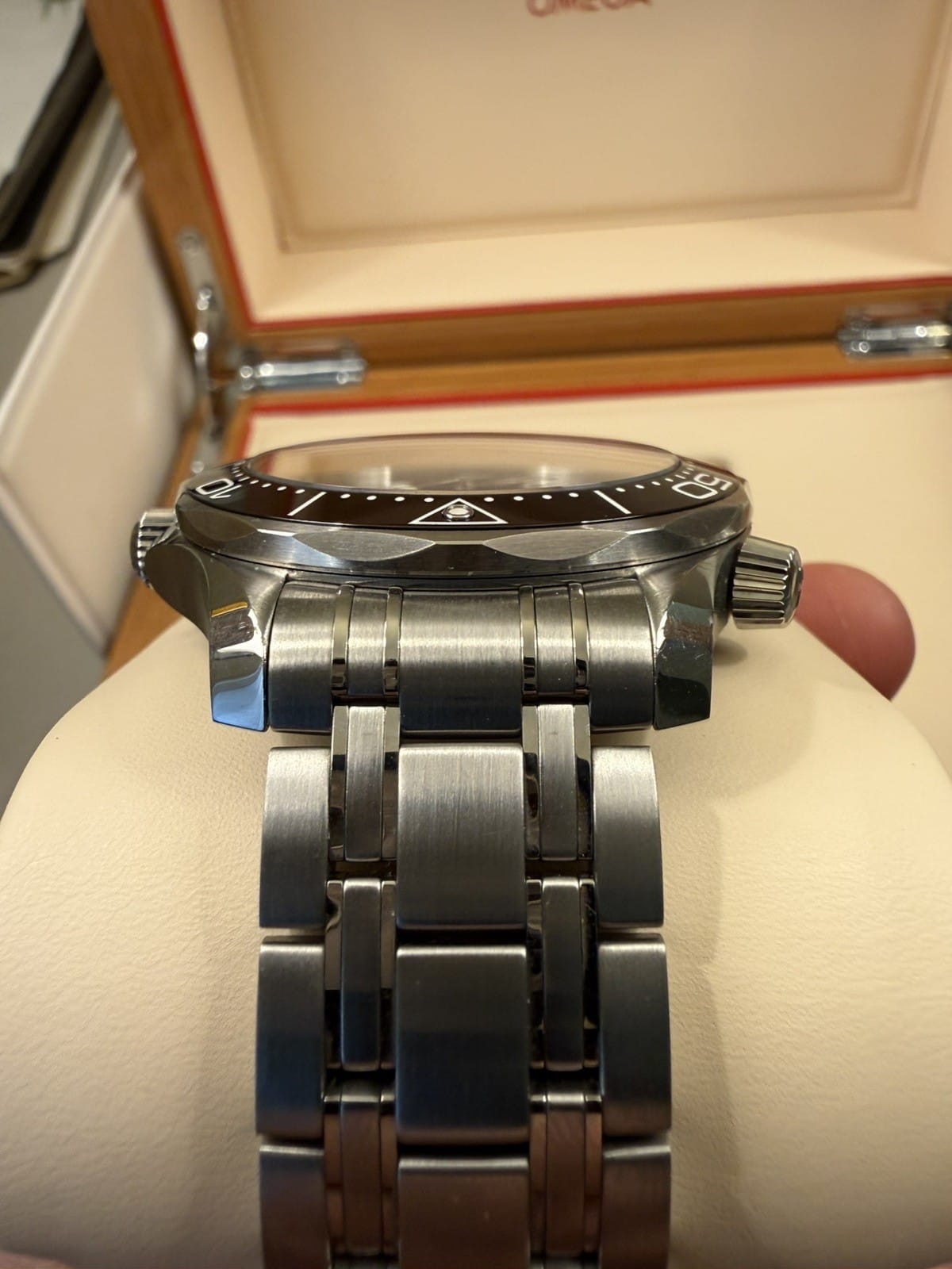 OMEGA Seamaster Diver 300M 210.30.42.20.01.001 Cadran Noir Modèle 2021 – Image 10