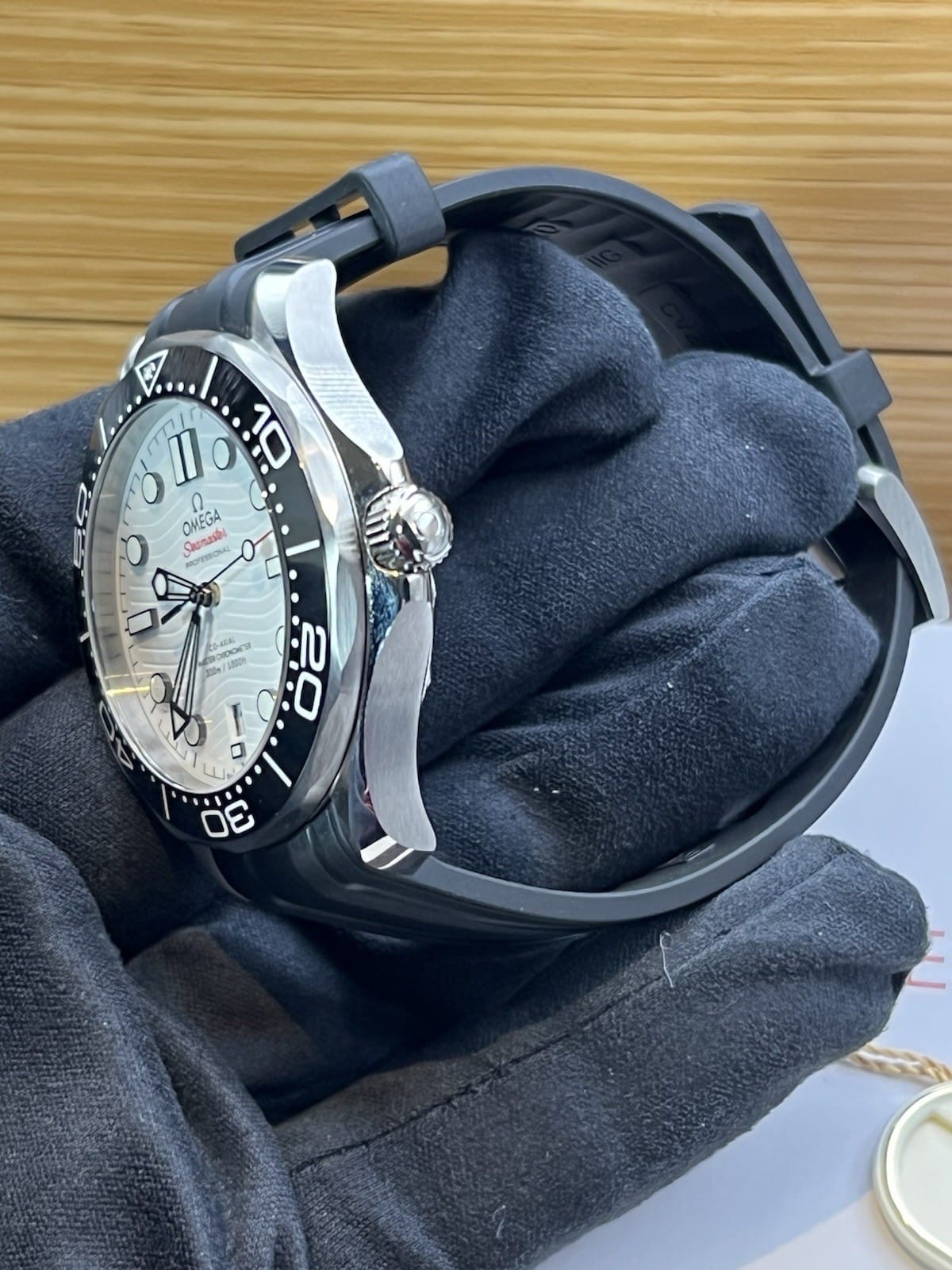 Omega Seamaster 300M 42 mm Cadran blanc 210.32.42.20.01.001 État neuf 2025 – Image 7
