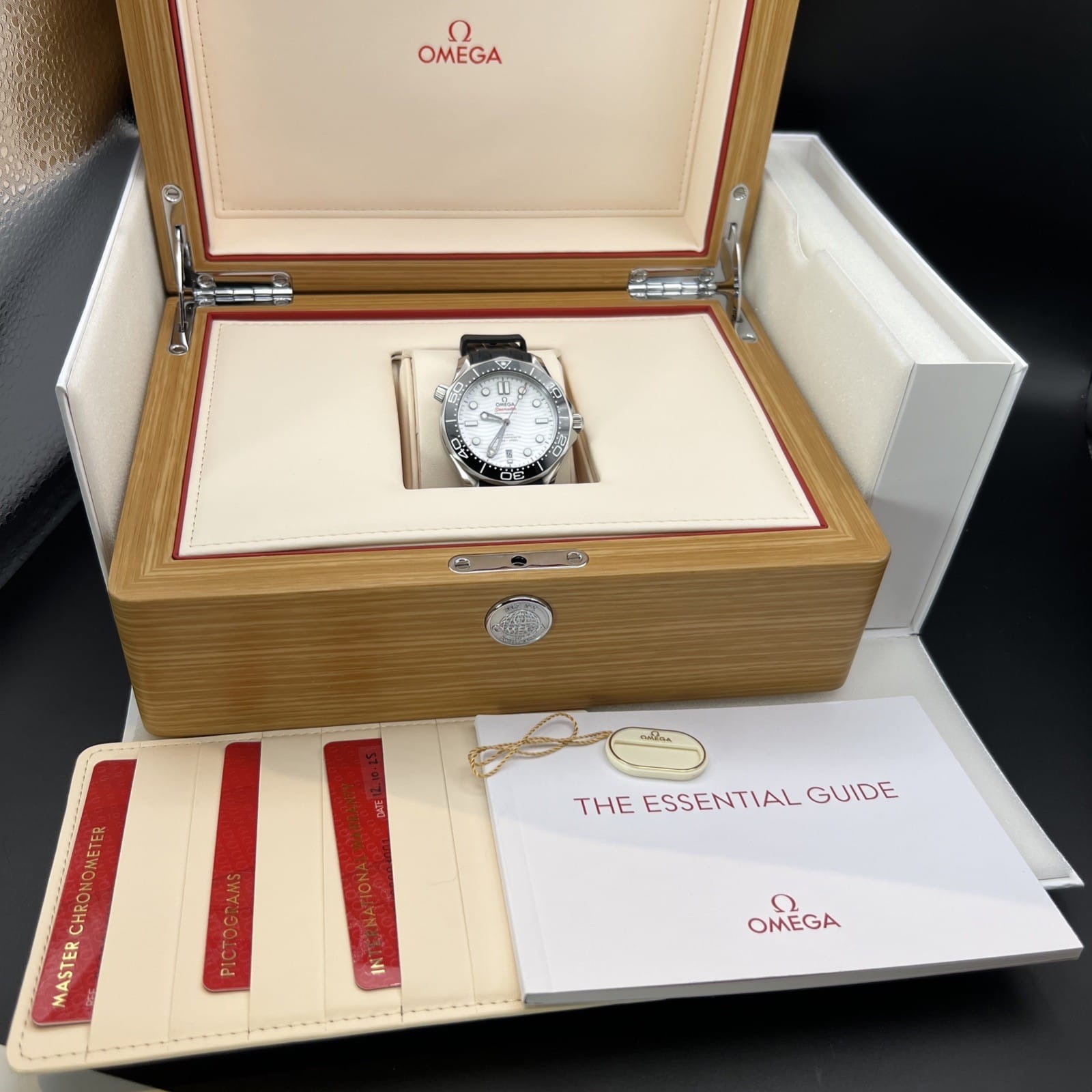 Omega Seamaster 300M 42 mm Cadran blanc 210.32.42.20.01.001 État neuf 2025 – Image 15