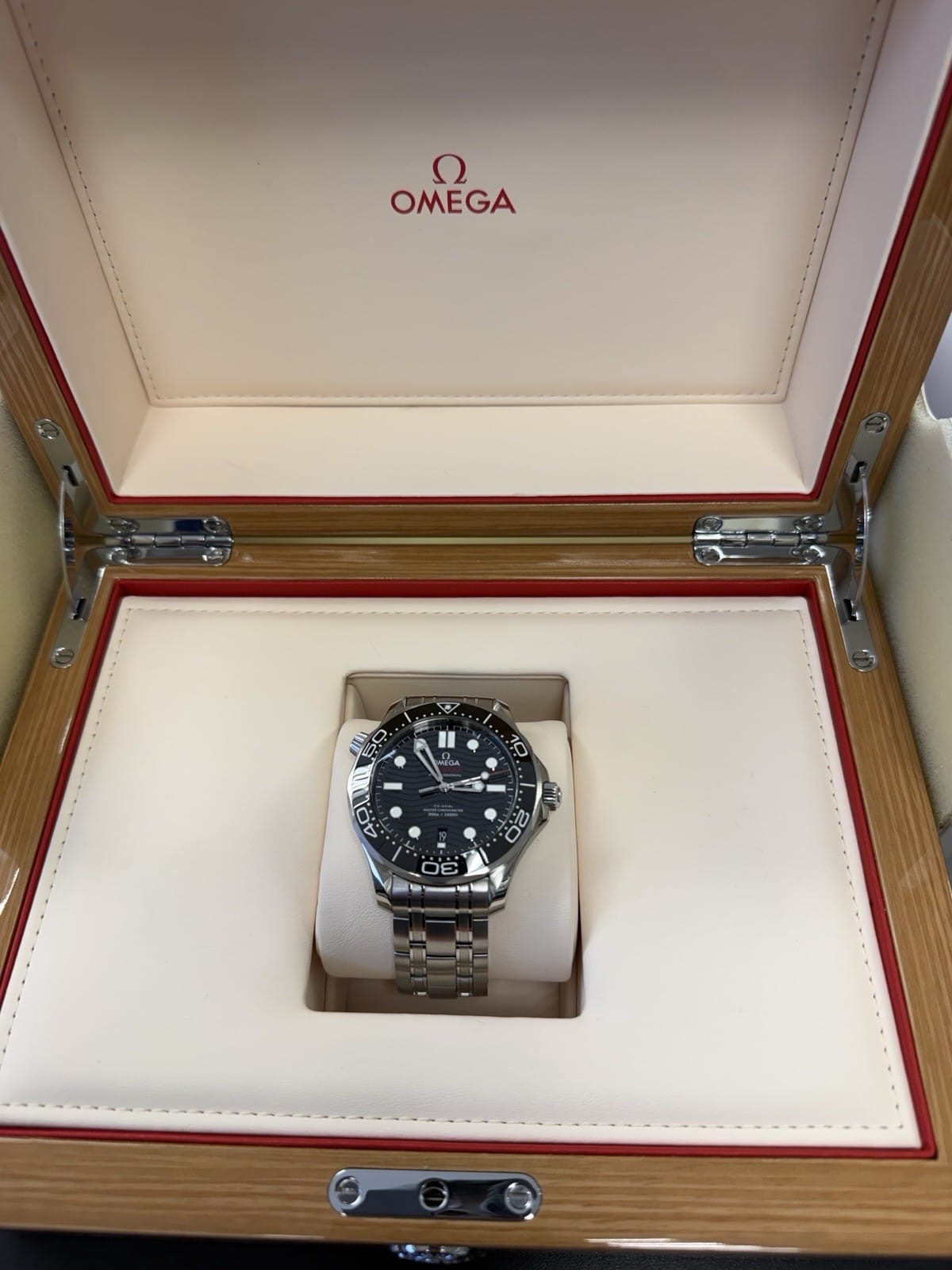 OMEGA Seamaster Diver 300M 210.30.42.20.01.001 Cadran Noir Modèle 2021 – Image 5