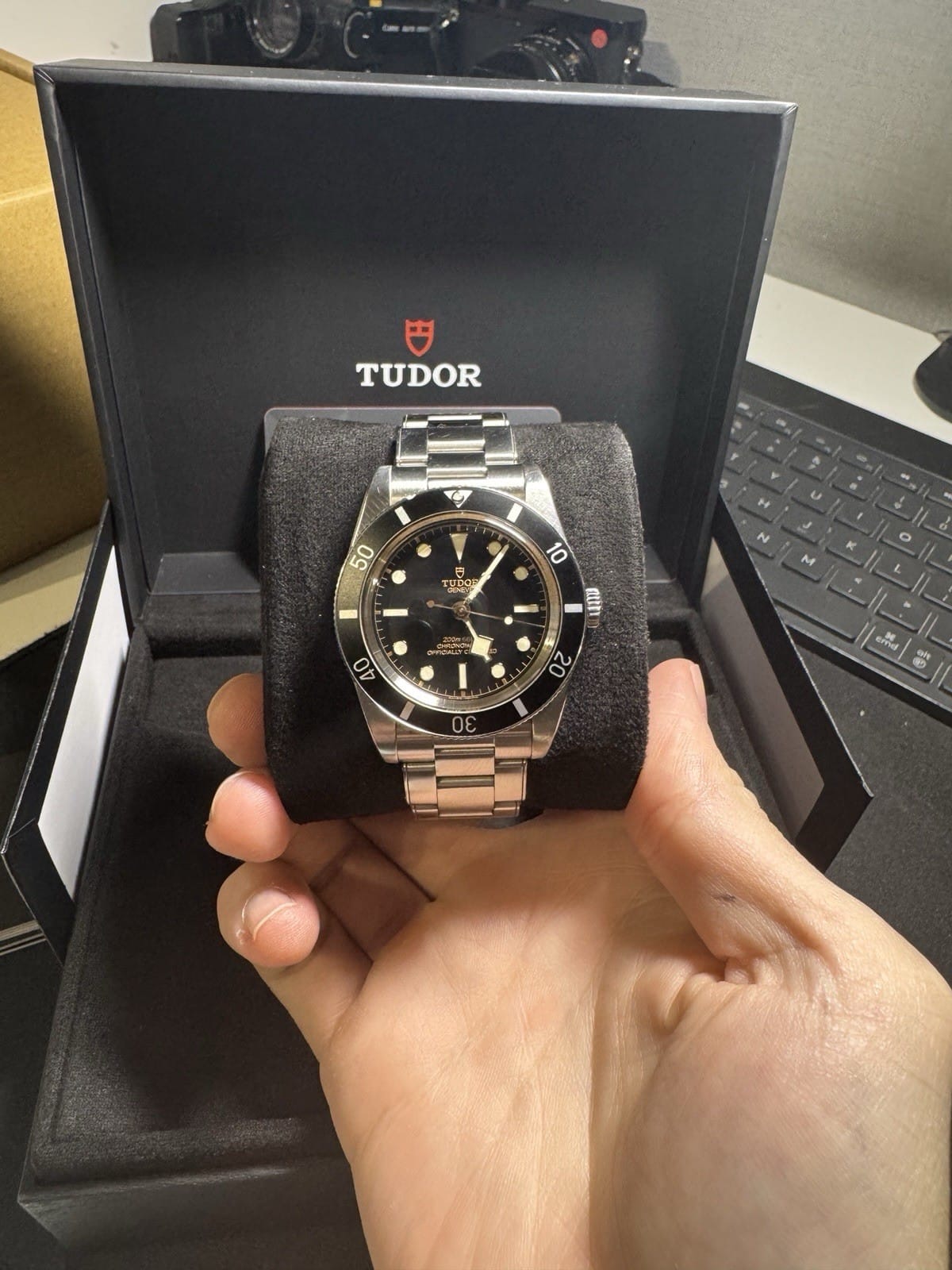 TUDOR Black Bay 54 avec demi-liaison, coffret complet 2025, boîte et papiers M79000N – Image 2