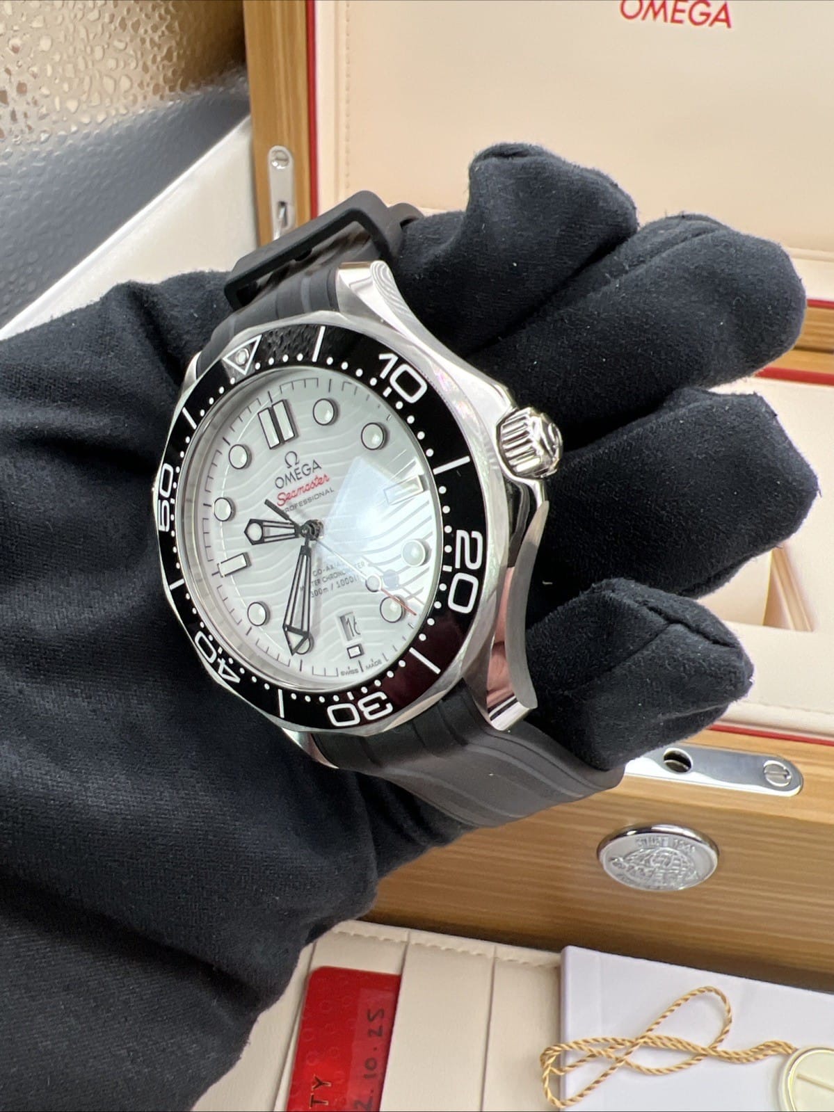 Omega Seamaster 300M 42 mm Cadran blanc 210.32.42.20.01.001 État neuf 2025 – Image 3
