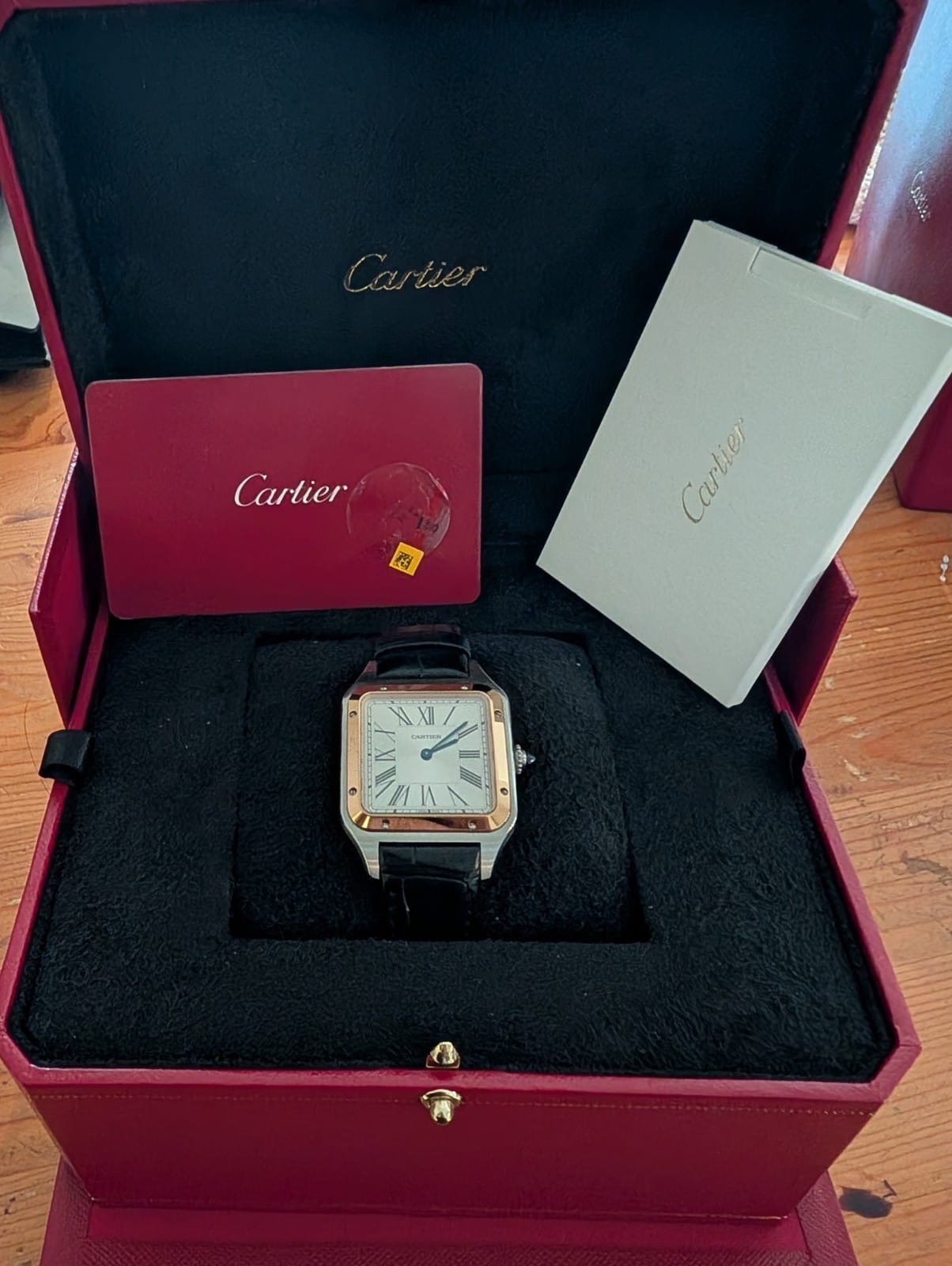 Cartier Santos, avec bracelet en alligator noir et or rose