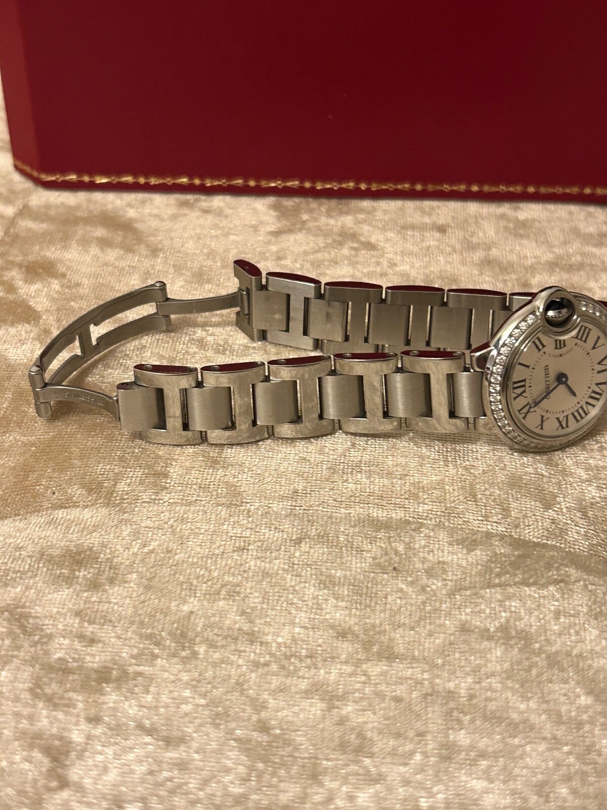 Montre Cartier Ballon Bleu argentée pour femme - Lunette sertie de diamants, modèle W4BB0015, 28 mm – Image 4