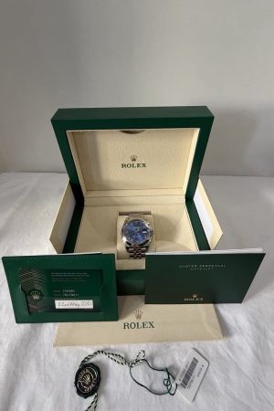 Rolex Datejust 41 126300 Cadran bleu à chiffres romains, bracelet Jubilee - Coffret complet B&P