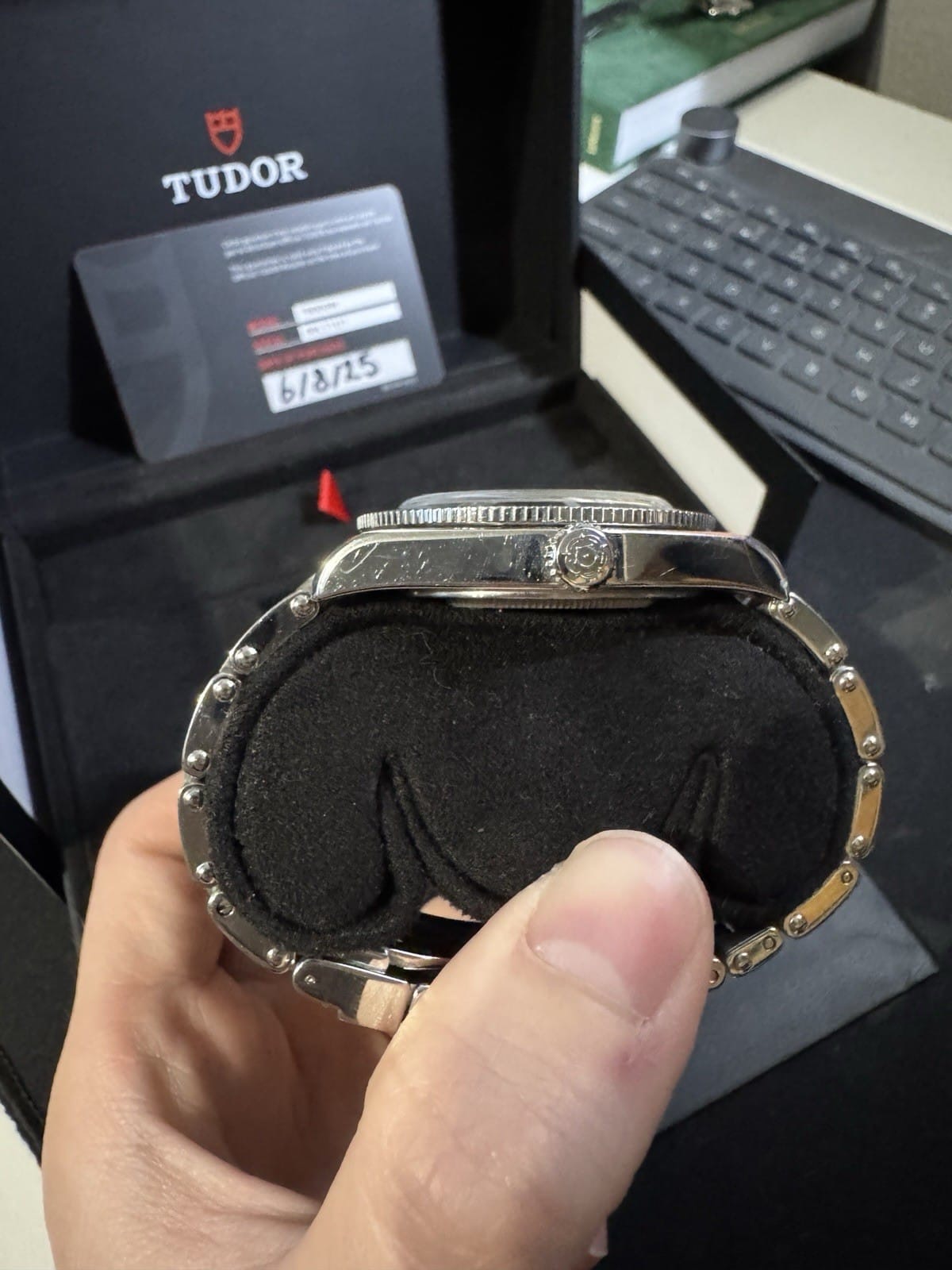 TUDOR Black Bay 54 avec demi-liaison, coffret complet 2025, boîte et papiers M79000N – Image 10
