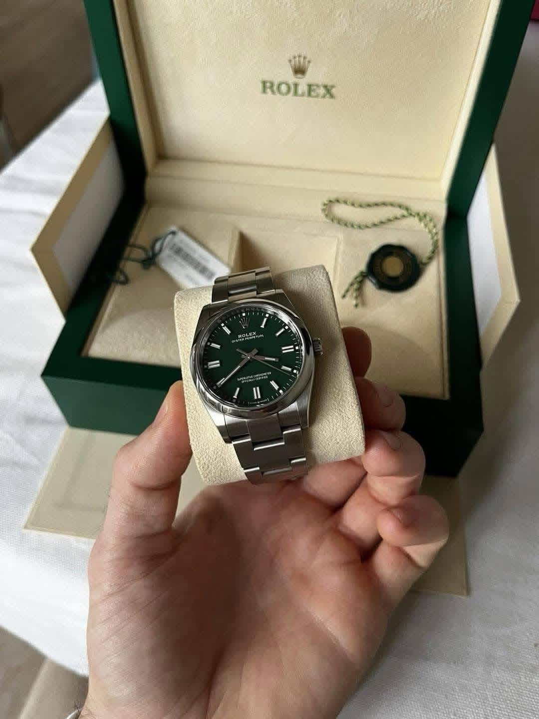Rolex Oyster Perpetual 36 mm Verte 126000 2023, Boîte et papiers, Excellent état