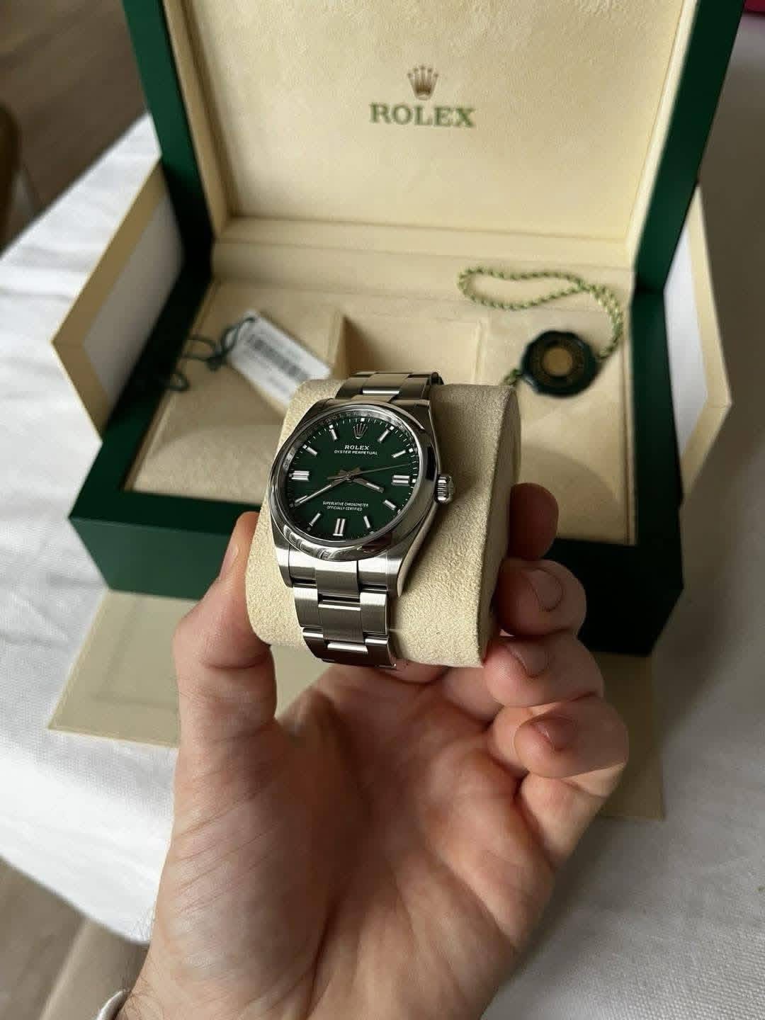 Rolex Oyster Perpetual 36 mm Verte 126000 2023, Boîte et papiers, Excellent état – Image 3