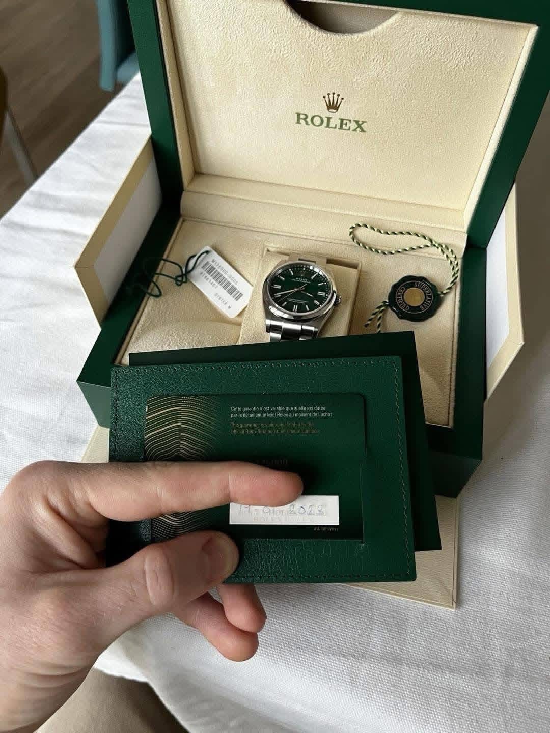 Rolex Oyster Perpetual 36 mm Verte 126000 2023, Boîte et papiers, Excellent état – Image 10