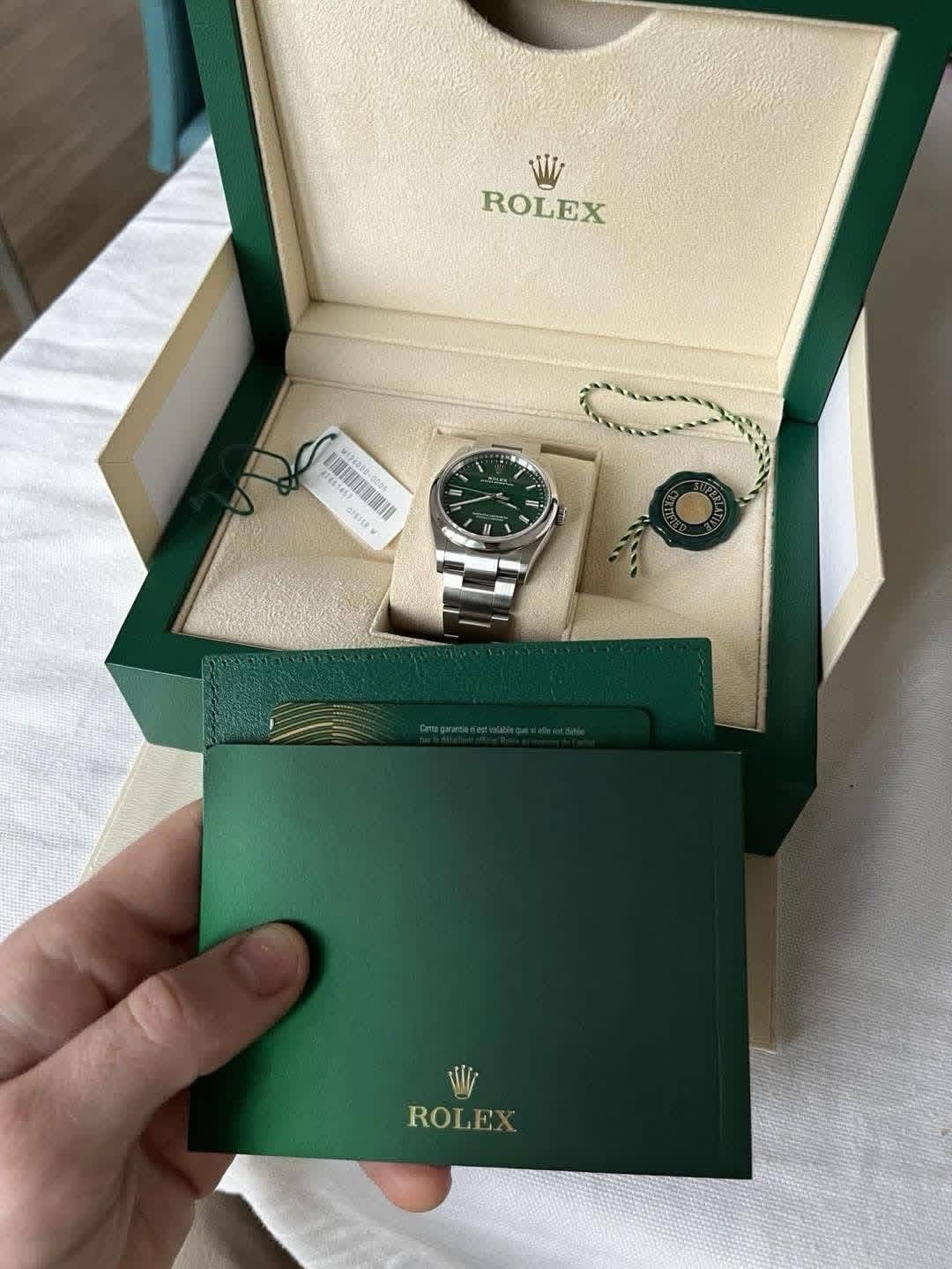 Rolex Oyster Perpetual 36 mm Verte 126000 2023, Boîte et papiers, Excellent état – Image 7