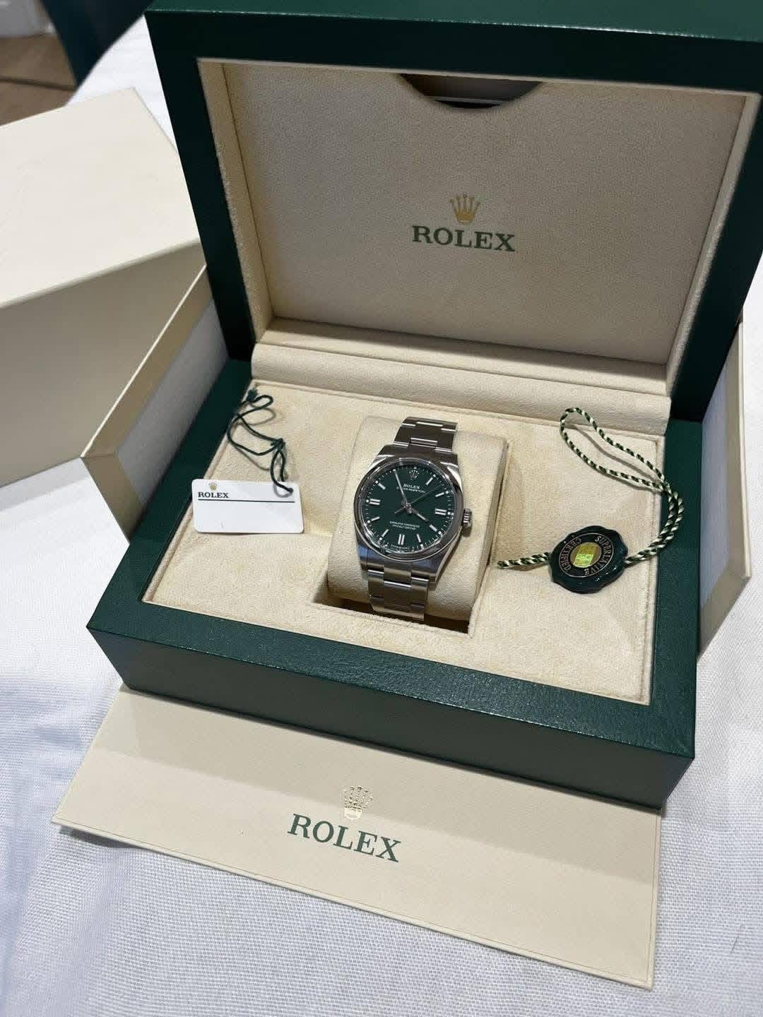 Rolex Oyster Perpetual 36 mm Verte 126000 2023, Boîte et papiers, Excellent état – Image 9