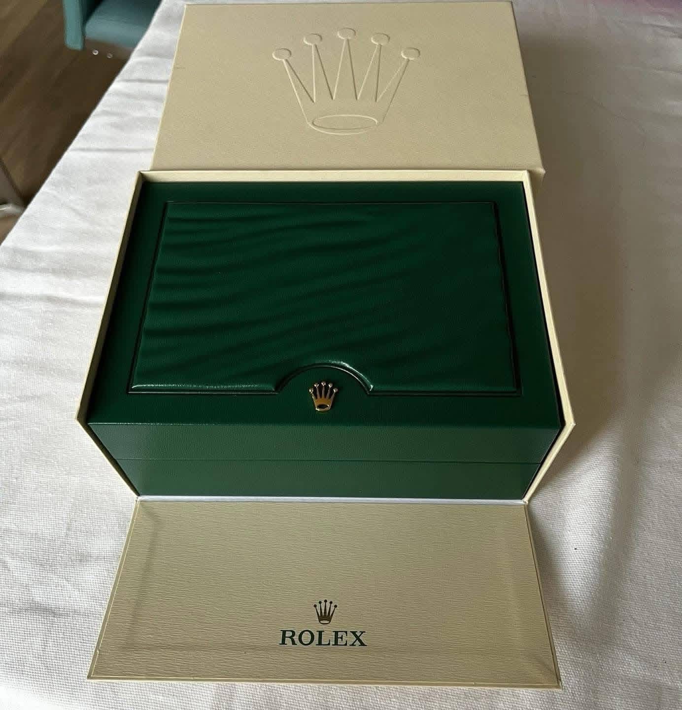 Rolex Oyster Perpetual 36 mm Verte 126000 2023, Boîte et papiers, Excellent état – Image 11