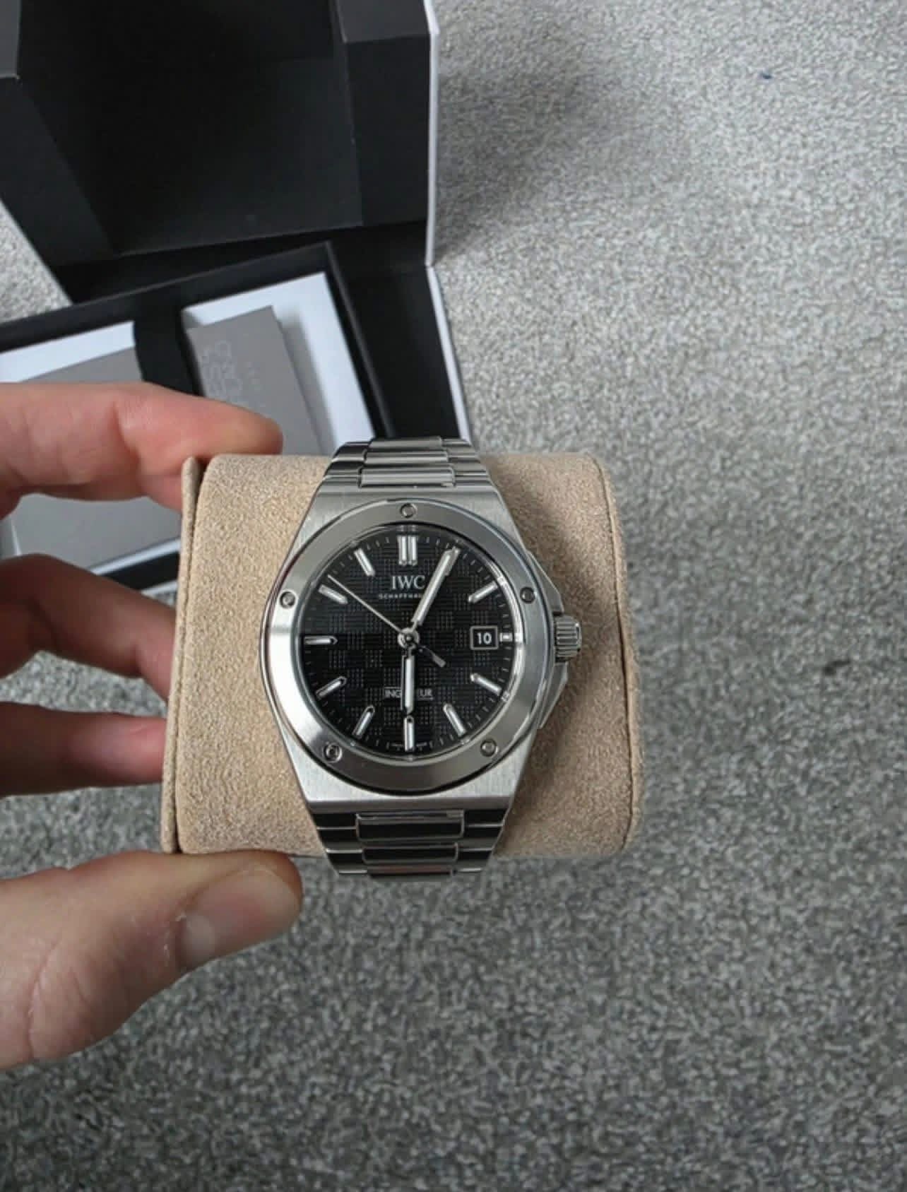 IWC Ingenieur Automatic 2024 Noir 40mm Boîte et papiers IW328901