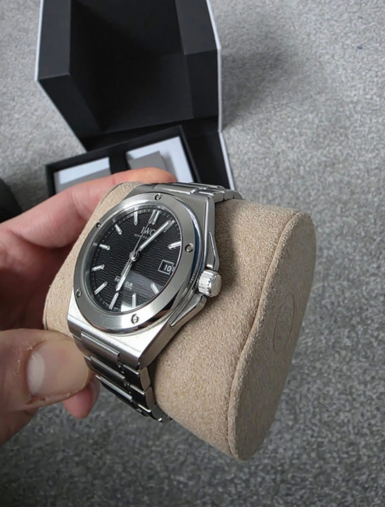 IWC Ingenieur Automatic 2024 Noir 40mm Boîte et papiers IW328901 – Image 2