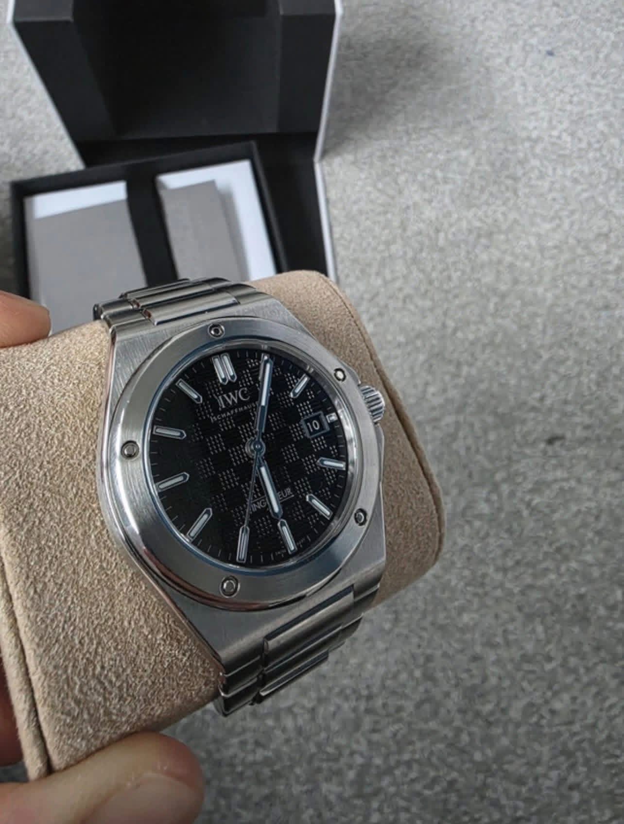 IWC Ingenieur Automatic 2024 Noir 40mm Boîte et papiers IW328901 – Image 4