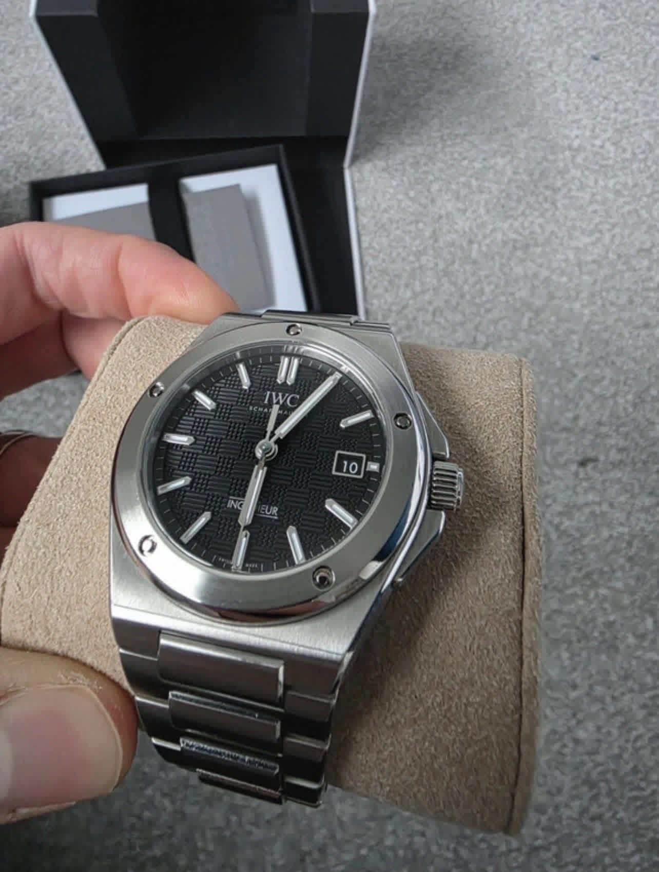 IWC Ingenieur Automatic 2024 Noir 40mm Boîte et papiers IW328901 – Image 3
