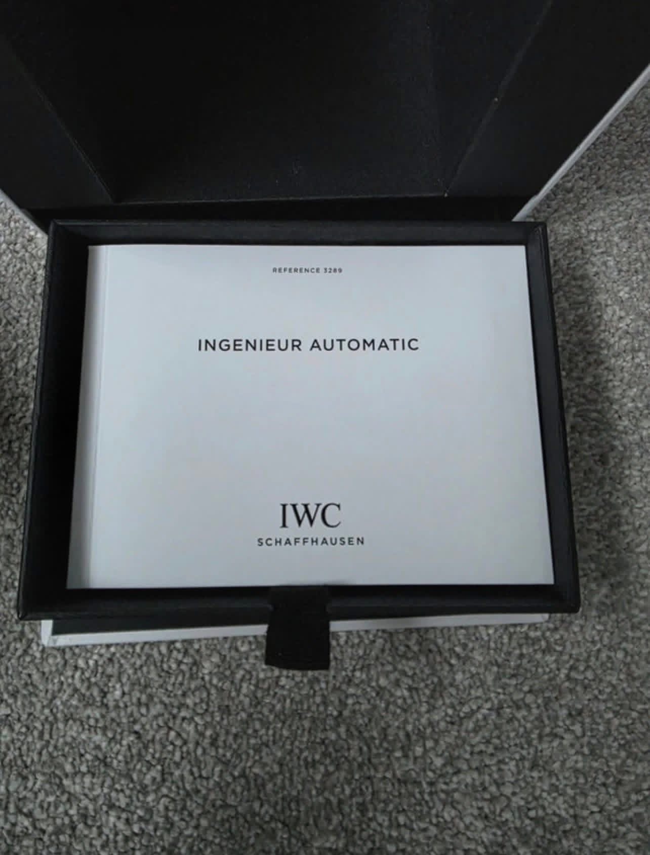 IWC Ingenieur Automatic 2024 Noir 40mm Boîte et papiers IW328901 – Image 11