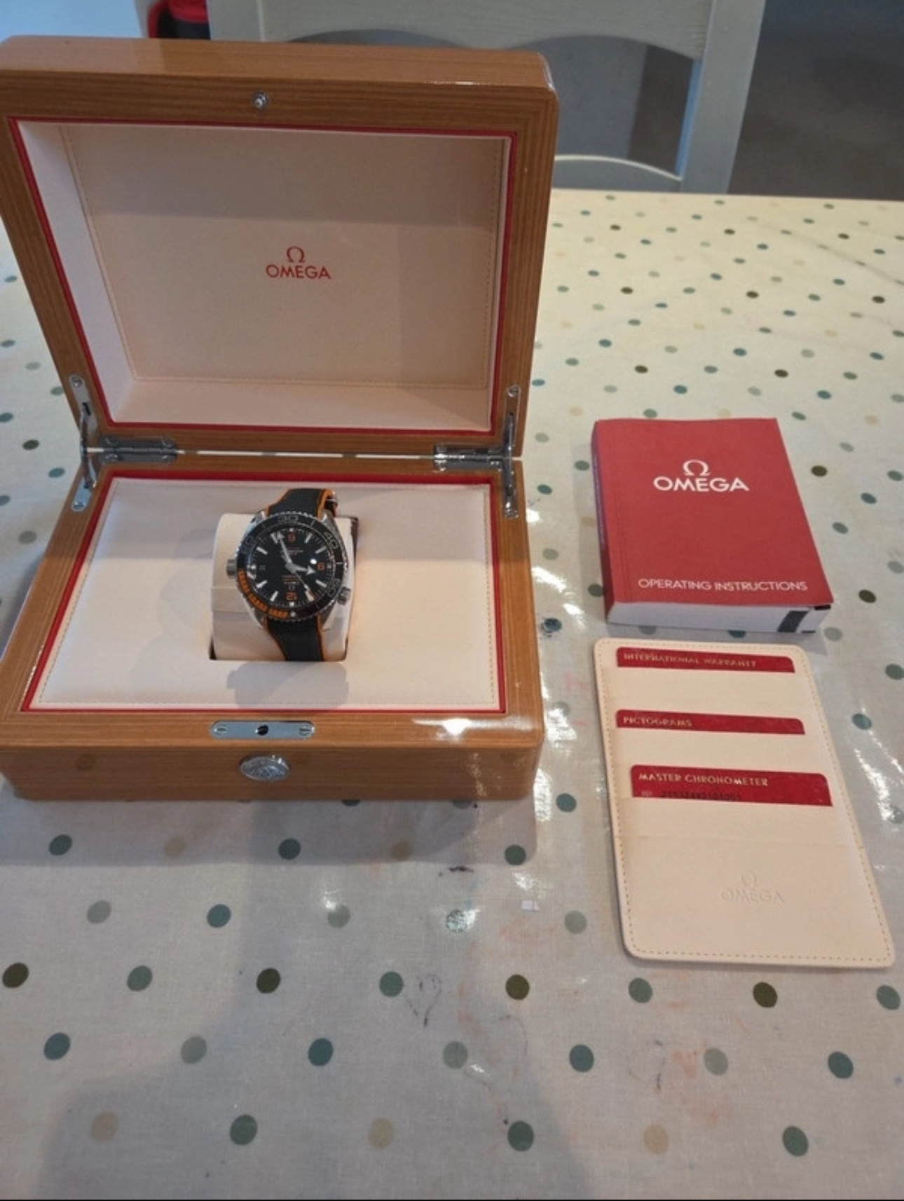 OMEGA Planet Ocean Co-Axial Master 44 mm, bracelet noir et orange. 215.32.44.21.01.001 – Image 9