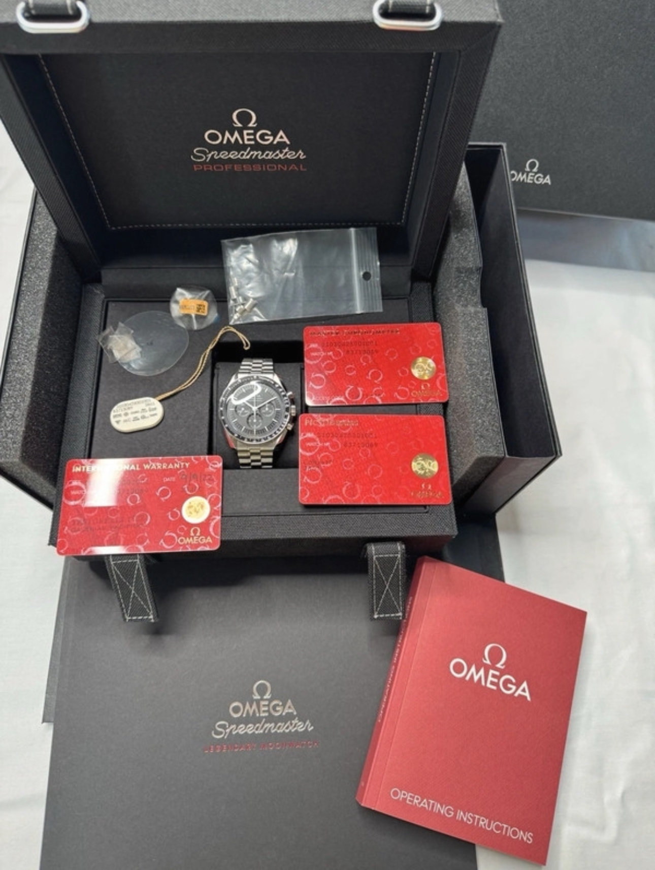 OMEGA Speedmaster Moonwatch Professional Hesalite 310.30.42.50.01.001 Chrono
