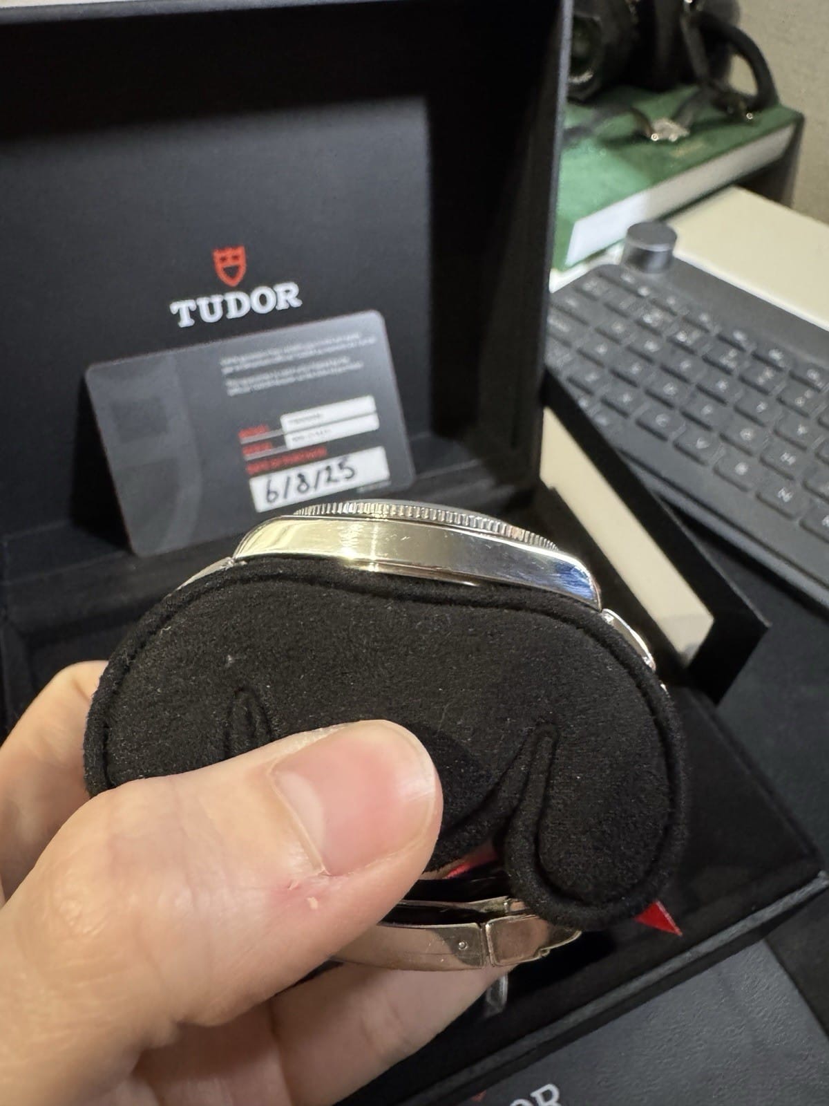 TUDOR Black Bay 54 avec demi-liaison, coffret complet 2025, boîte et papiers M79000N – Image 4