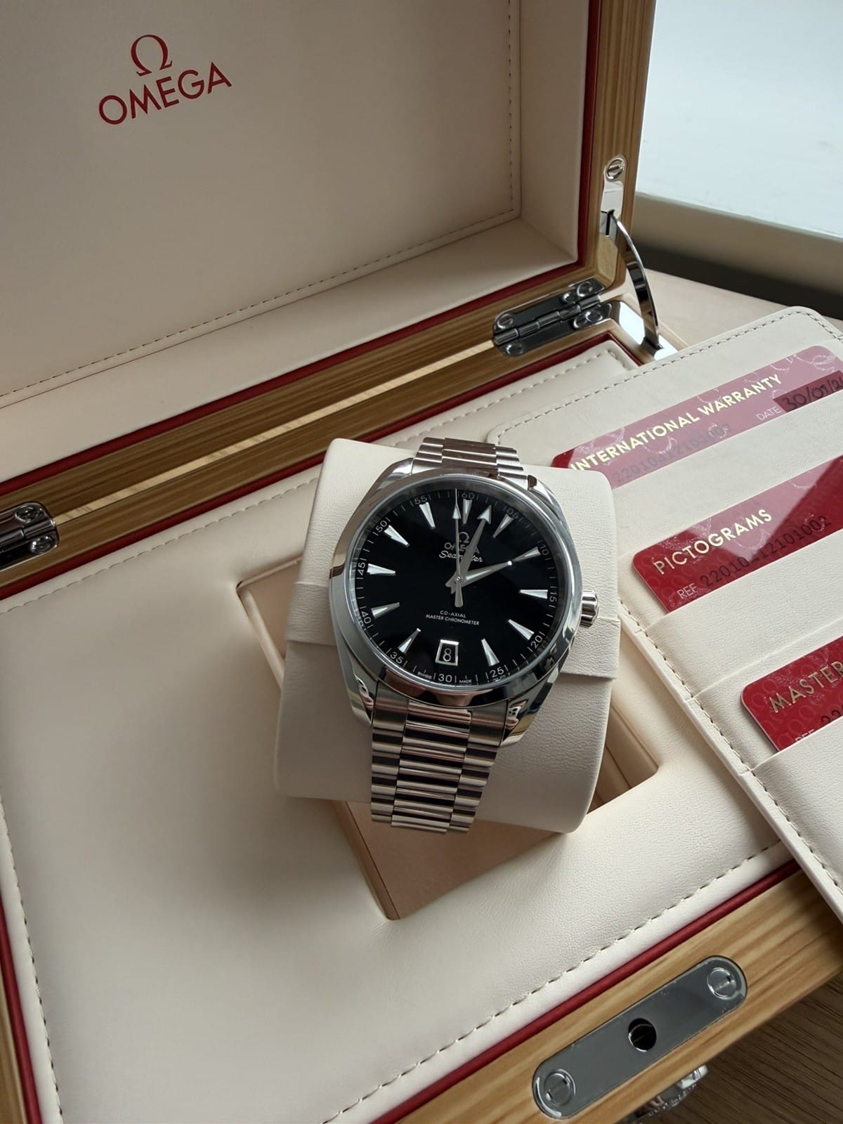 OMEGA Seamaster Aqua Terra laquée noire 2024 220.10.41.21.01.002 – Image 3