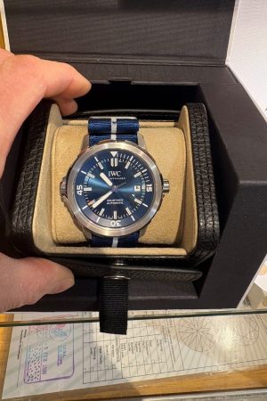 Montre IWC Aquatimer automatique à cadran bleu, avec boîte et papiers, en parfait état.