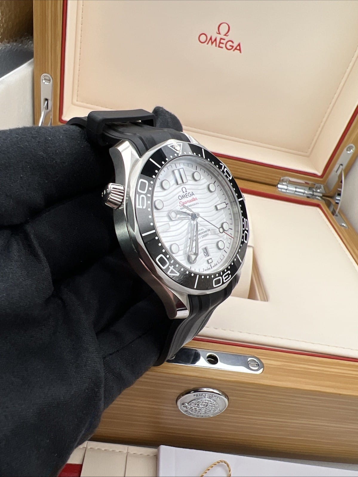 Omega Seamaster 300M 42 mm Cadran blanc 210.32.42.20.01.001 État neuf 2025 – Image 2