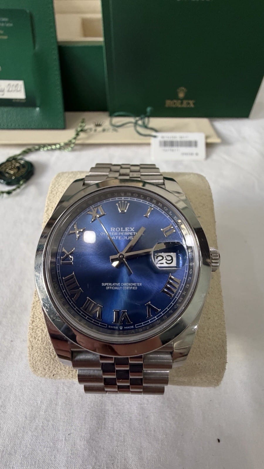 Rolex Datejust 41 126300 Cadran bleu à chiffres romains, bracelet Jubilee - Coffret complet B&P – Image 4