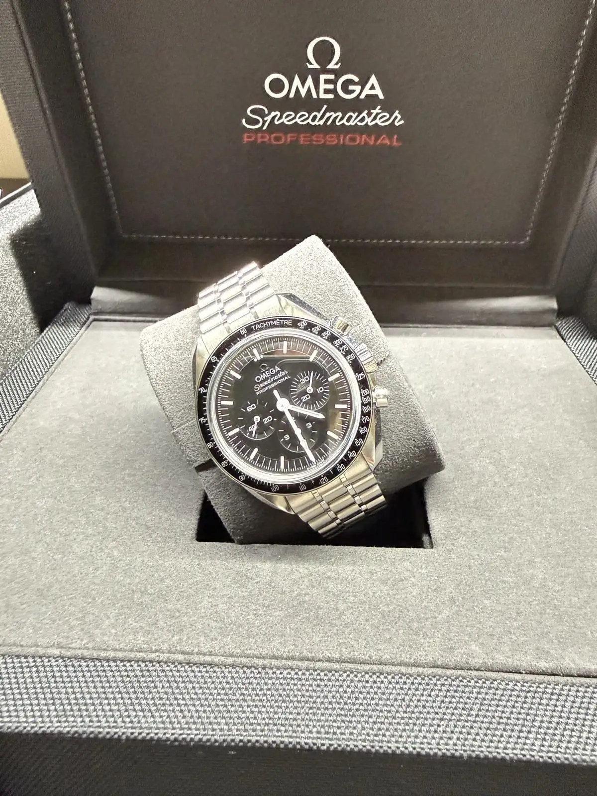 OMEGA Speedmaster Moonwatch Professional 31030425001002 (2024 Coffret complet / reçu) – Image 6