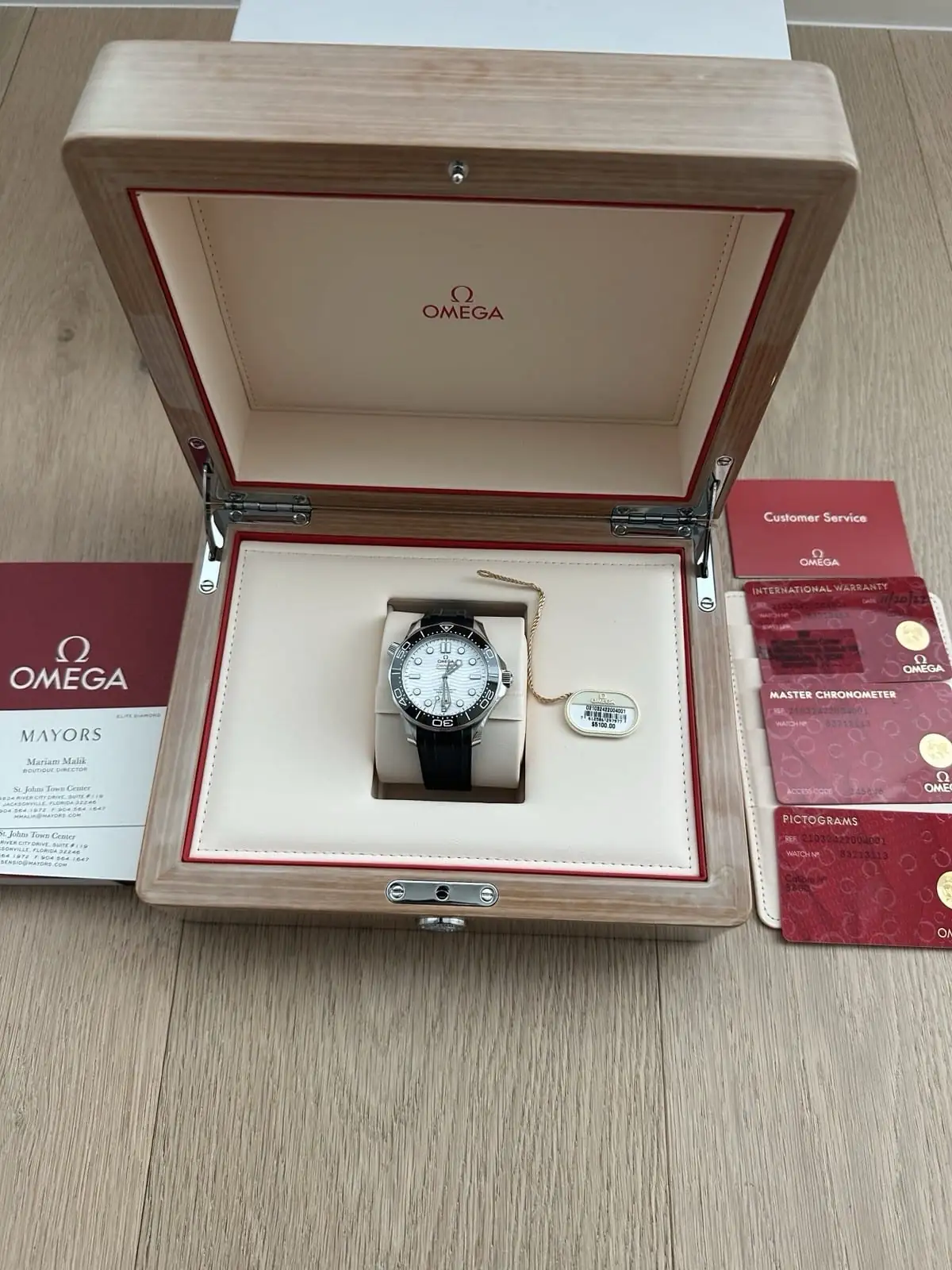 OMEGA Seamaster 300M Blanc 210.32.42.20.04.001 Bracelet déployant d'origine boîte, cartes et étiquette. – Image 23