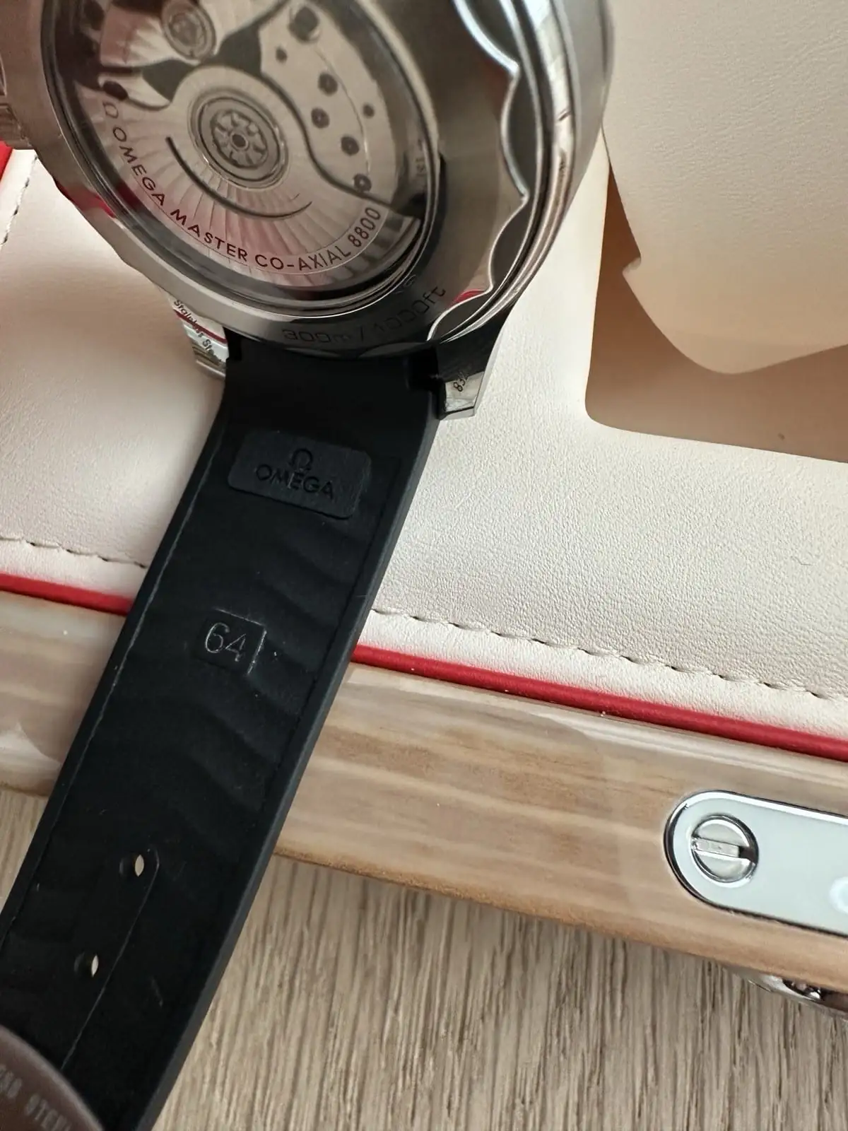 OMEGA Seamaster 300M Blanc 210.32.42.20.04.001 Bracelet déployant d'origine boîte, cartes et étiquette. – Image 16