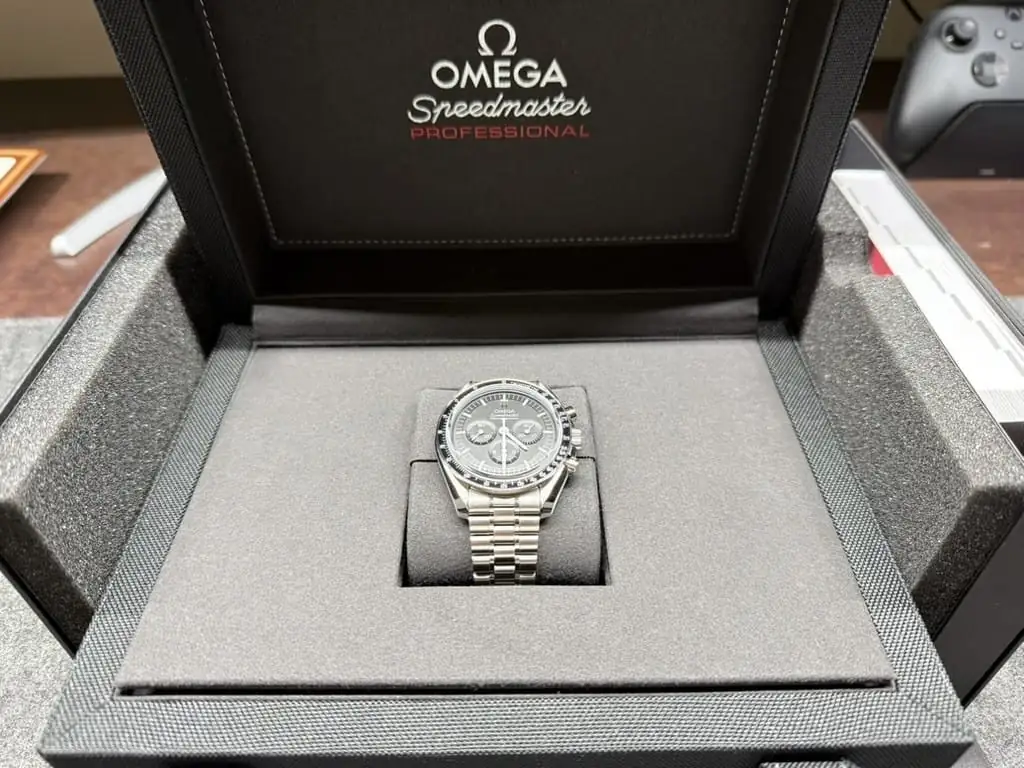 OMEGA Speedmaster Moonwatch Professional 31030425001002 (2024 Coffret complet / reçu) – Image 5
