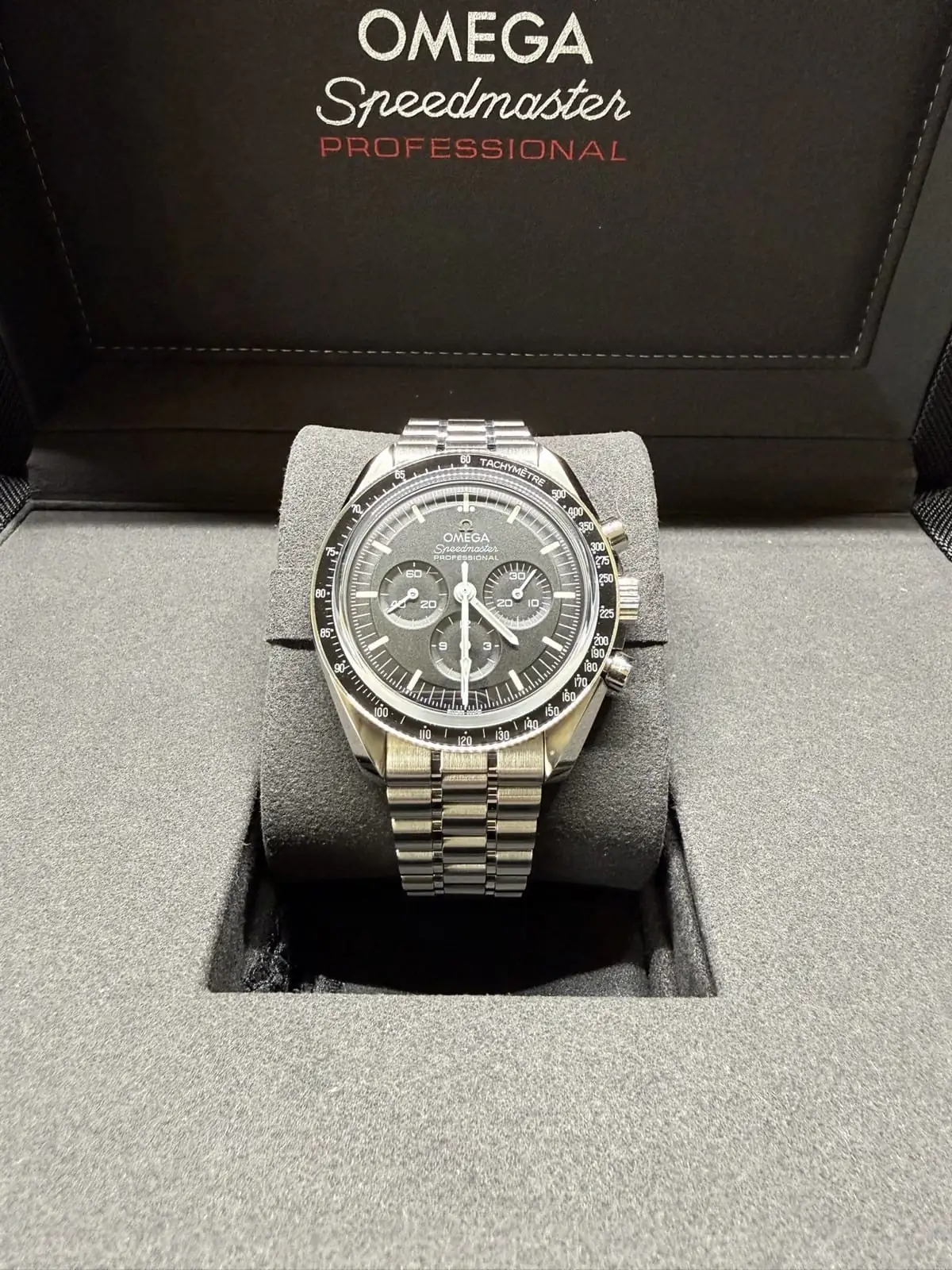 OMEGA Speedmaster Moonwatch Professional 31030425001002 (2024 Coffret complet / reçu) – Image 2
