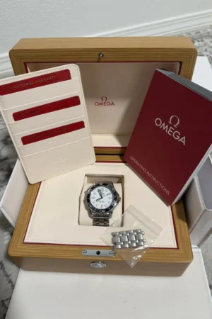 Montre Omega Seamaster 300M cadran blanc 2024 210.30.42.20.04.001 Boîte et papiers d'origine