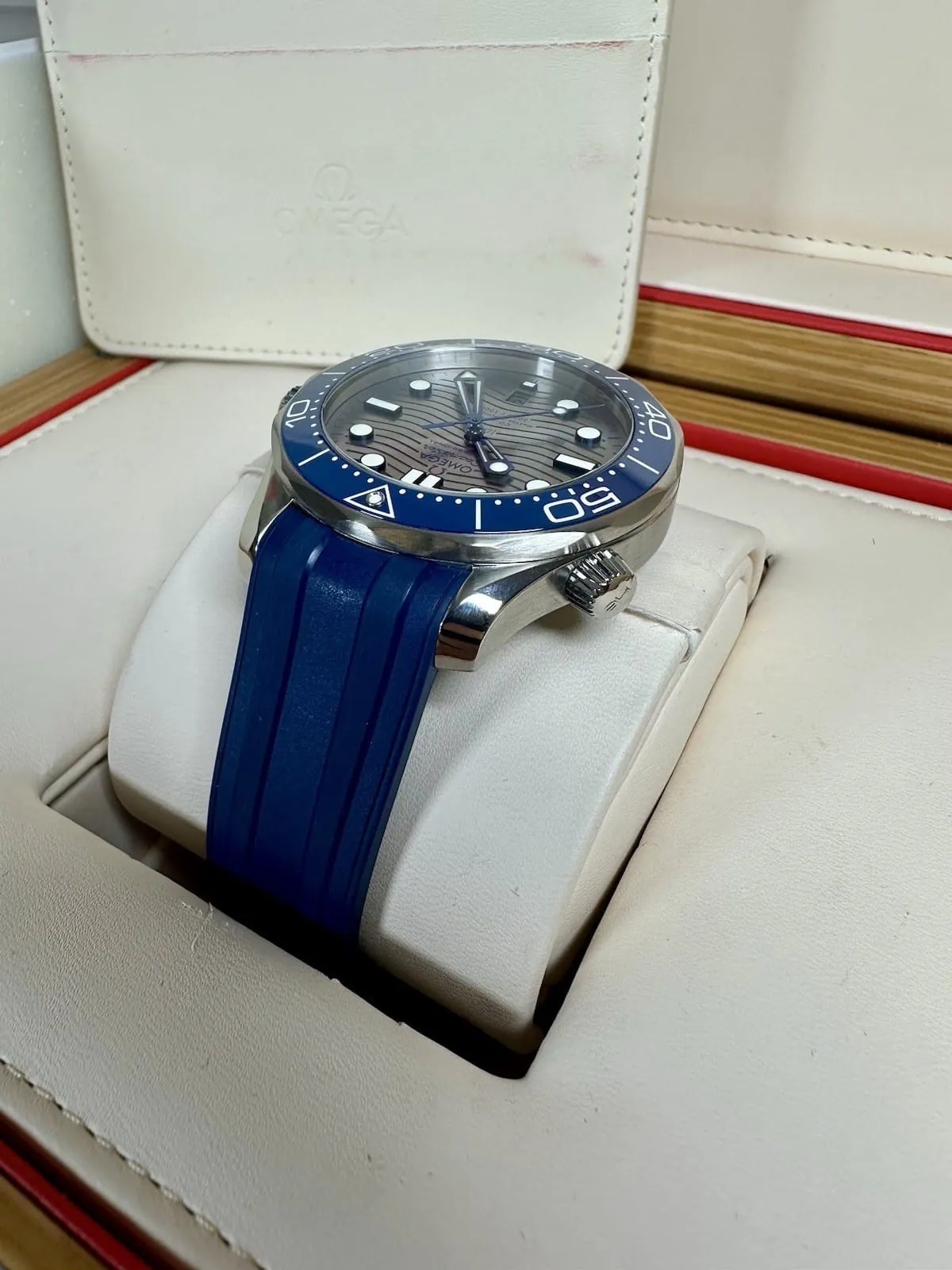 Omega Seamaster 300m Bleu/Gris | 210.32.42.20.06.001 | 2024 | Boîte et papiers – Image 3