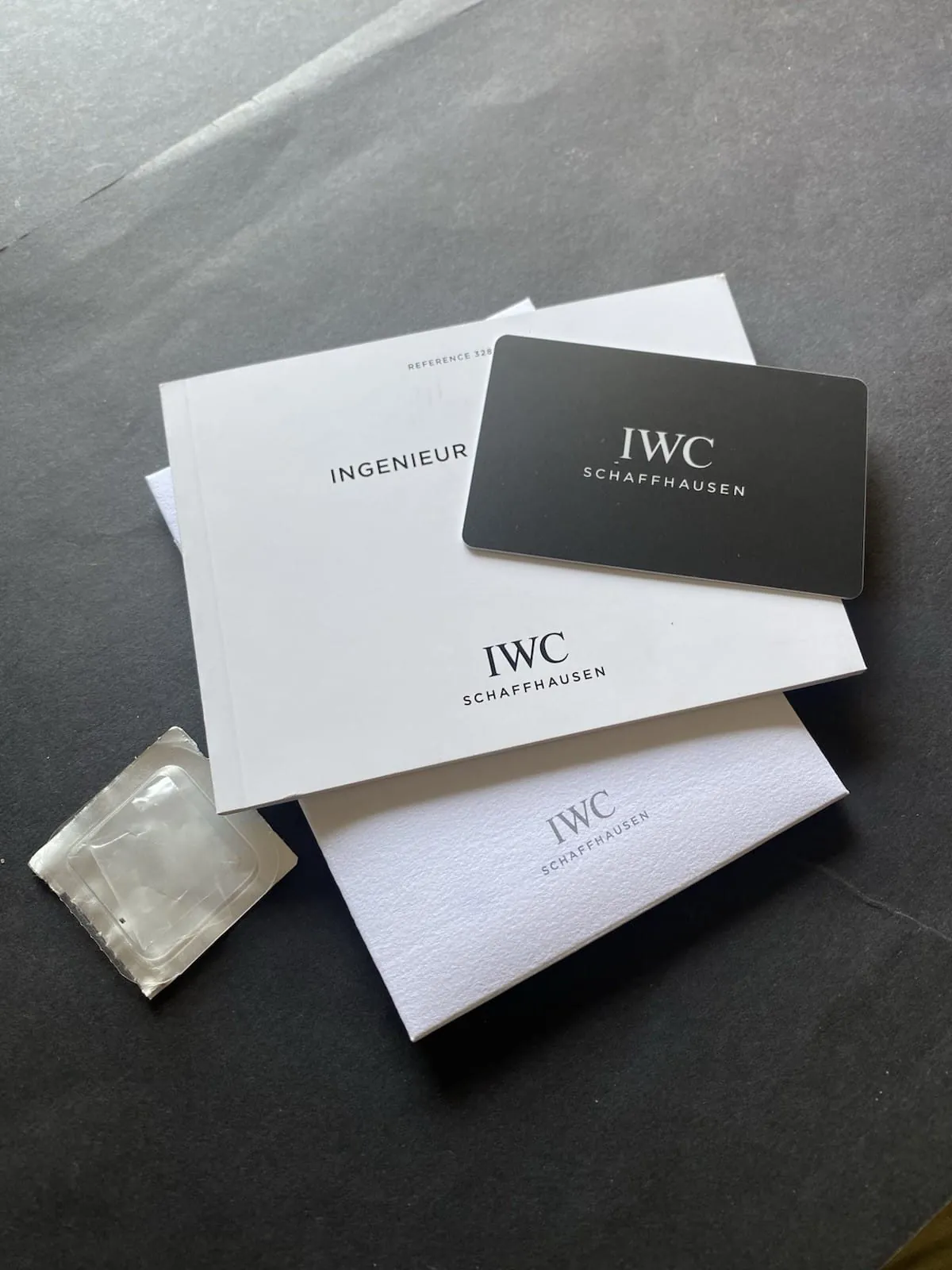 IWC Ingenieur 40 mm Cadran noir avec boîte et papiers – Image 13