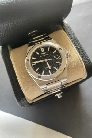 IWC Ingenieur 40 mm Cadran noir avec boîte et papiers