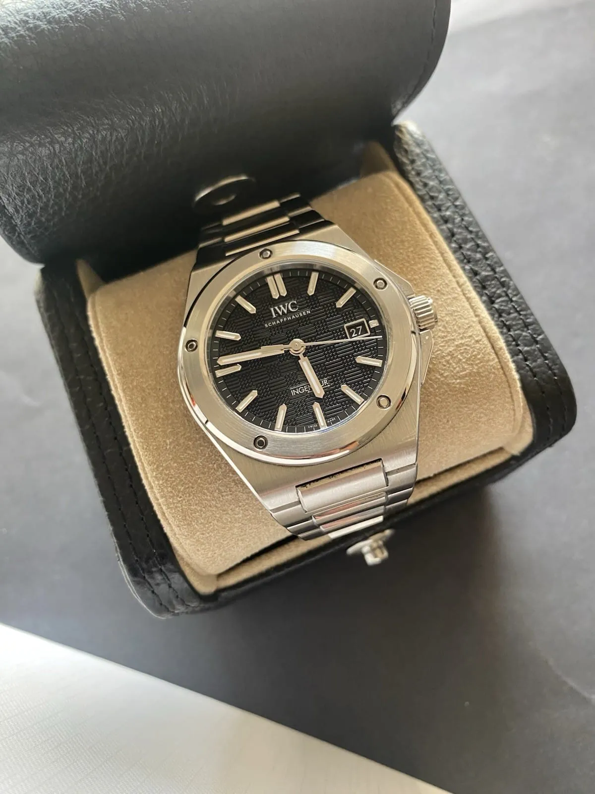 IWC Ingenieur 40 mm Cadran noir avec boîte et papiers