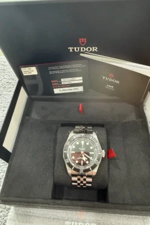 Montre pour homme TUDOR 7941A1A0NU, cadran noir, acier, étanche à 200 m, avec boîte et papiers.